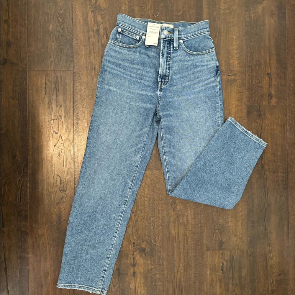 - Madewell- perfect vintage straight. Light wash. Size 25.